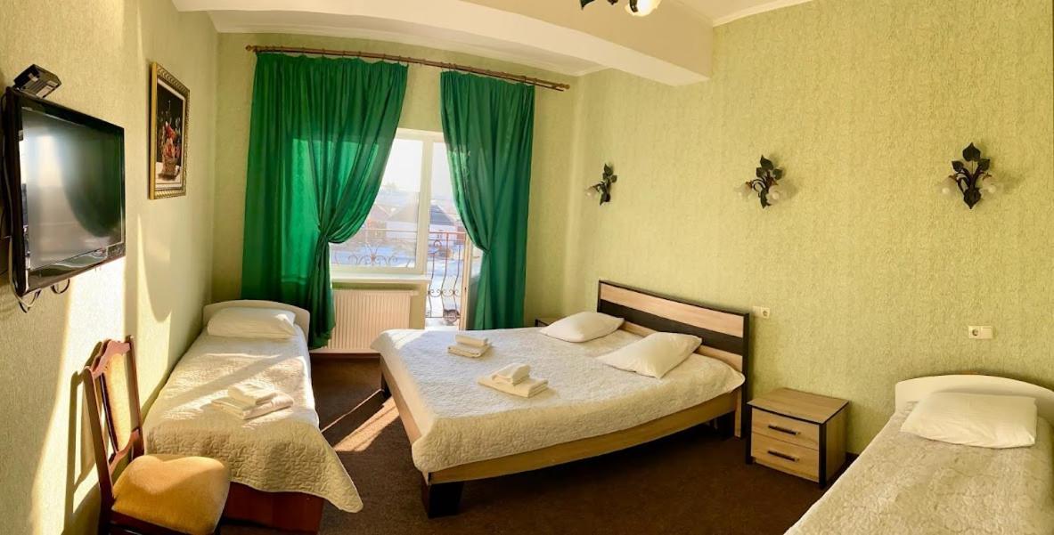 Golden Lion Hotel Boryspil Exterior photo